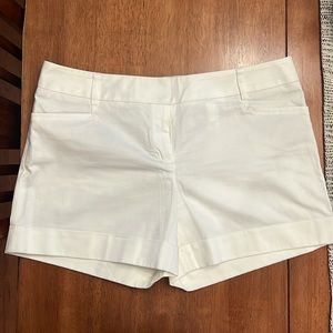 EXPRESS Women’s Shorts - Size 8 with 4” Inseam. Excellent Condition!